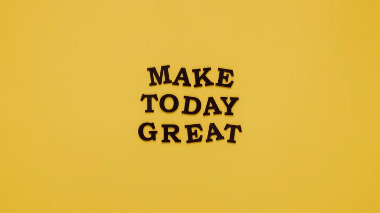 Simple and motivational quote 'Make Today Great' on a minimalist yellow background for inspiration.